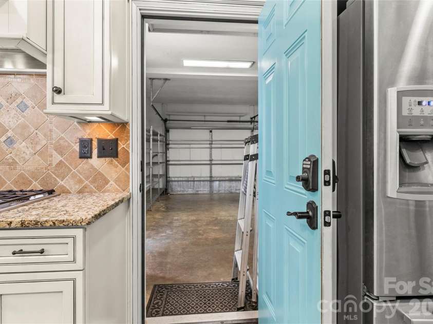 635 Highland Ridge Road, Mooresville, NC 28115.  MLS# CAR4404821, YatesRealty ID 39189. 
