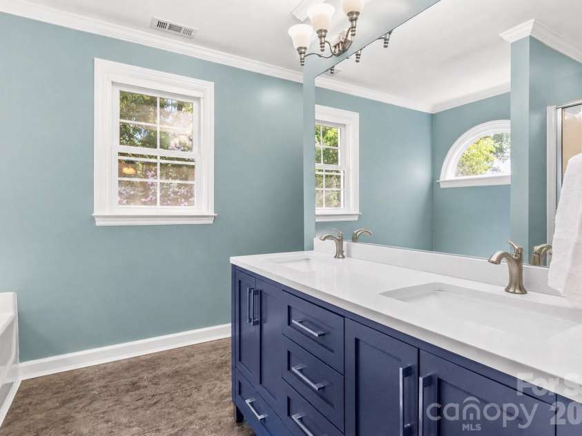 635 Highland Ridge Road, Mooresville, NC 28115.  MLS# CAR4404821, YatesRealty ID 39189. 