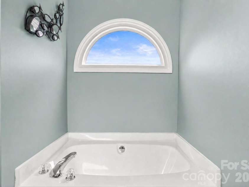 635 Highland Ridge Road, Mooresville, NC 28115.  MLS# CAR4404821, YatesRealty ID 39189. 