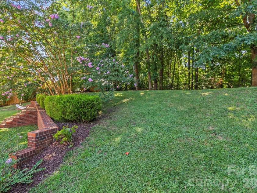 635 Highland Ridge Road, Mooresville, NC 28115.  MLS# CAR4404821, YatesRealty ID 39189. 