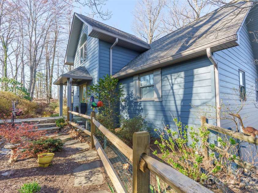 270 Ridge Drive, Saluda, NC 28773.  MLS# CAR4132159, YatesRealty ID 3919. 