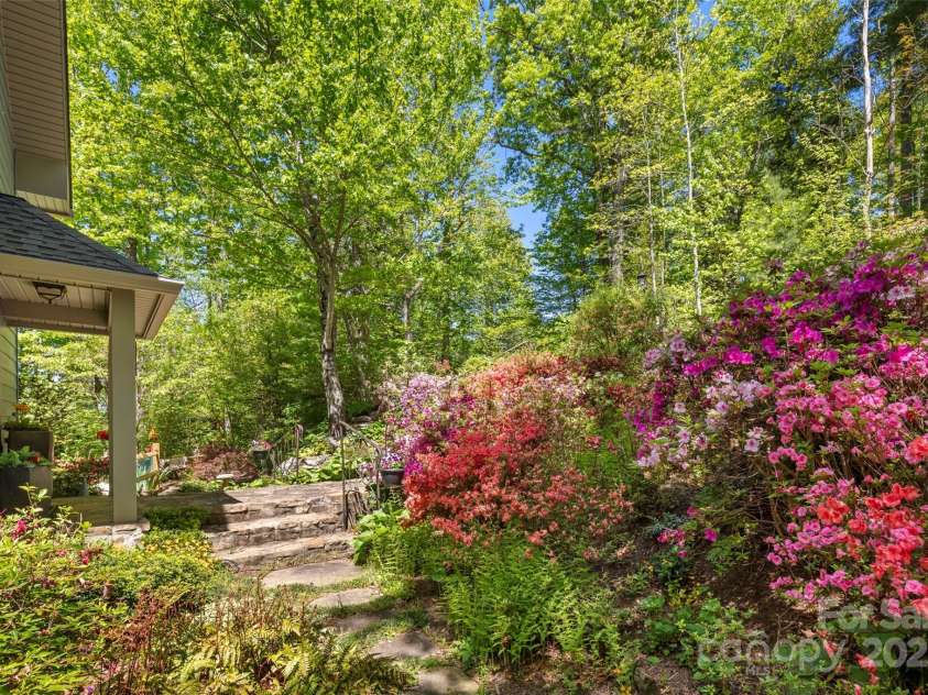 270 Ridge Drive, Saluda, NC 28773.  MLS# CAR4132159, YatesRealty ID 3919. 