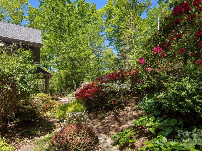 270 Ridge Drive, Saluda, NC 28773.  MLS# CAR4132159, YatesRealty ID 3919. 