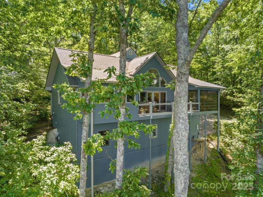 270 Ridge Drive, Saluda, NC 28773.  MLS# CAR4132159, YatesRealty ID 3919. 