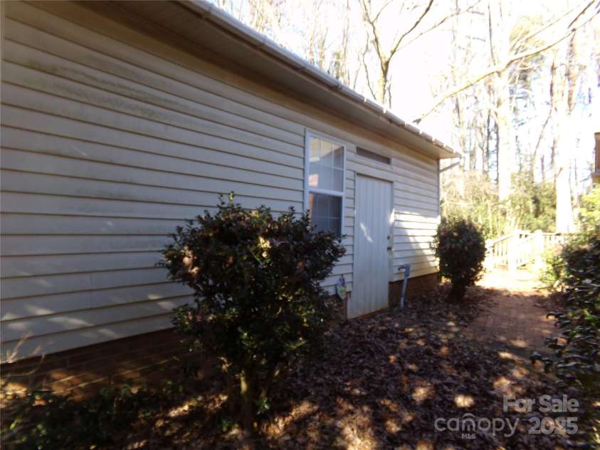 5514 Grafton Place, Charlotte, NC 28212.  MLS# CAR4211262, YatesRealty ID 392. Building behind house