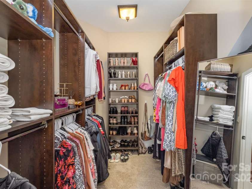 1713 Mt Isle Harbor Drive, Charlotte, NC 28214.  MLS# CAR4247836, YatesRealty ID 3920. 