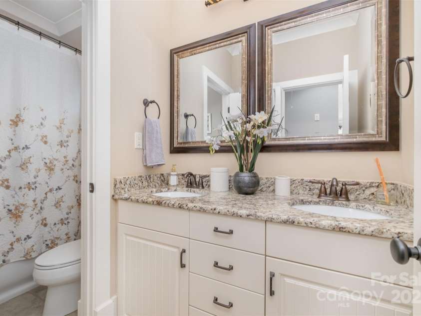 1713 Mt Isle Harbor Drive, Charlotte, NC 28214.  MLS# CAR4247836, YatesRealty ID 3920. 