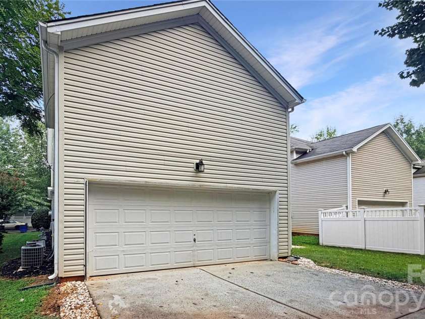 8915 Cinder Lane, Huntersville, NC 28078.  MLS# CAR4357109, YatesRealty ID 39200. 