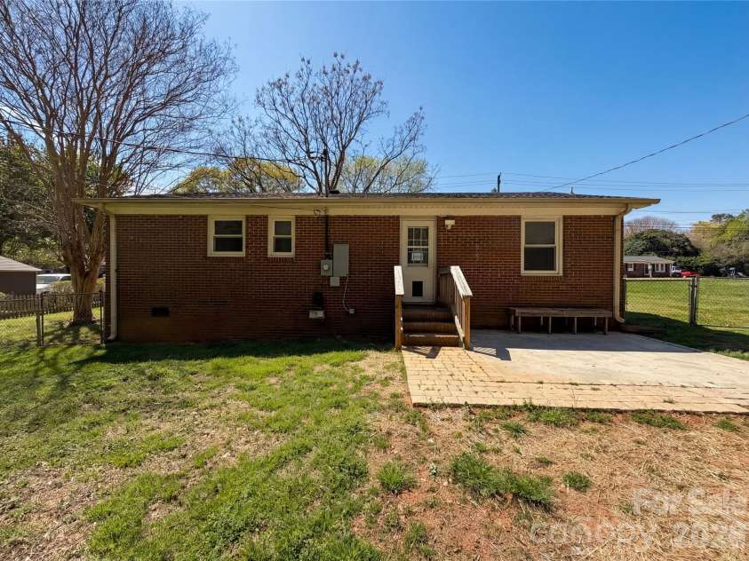 4402 Ginger Drive, Gastonia, NC 28056.  MLS# CAR4361423, YatesRealty ID 39202. 