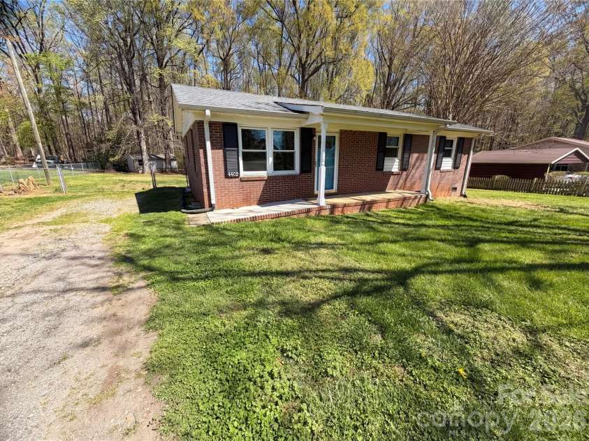 4402 Ginger Drive, Gastonia, NC 28056.  MLS# CAR4361423, YatesRealty ID 39202. 