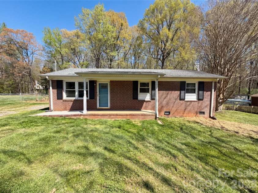 4402 Ginger Drive, Gastonia, NC 28056.  MLS# CAR4361423, YatesRealty ID 39202. 