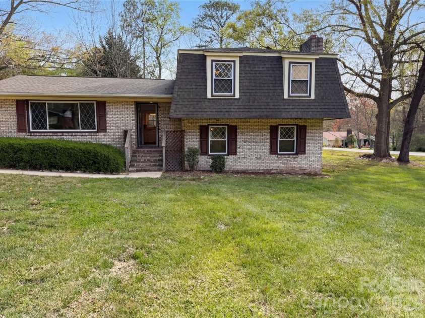 121 Pelham Lane, Fort Mill, SC 29715.  MLS# CAR4362360, YatesRealty ID 39204. 
