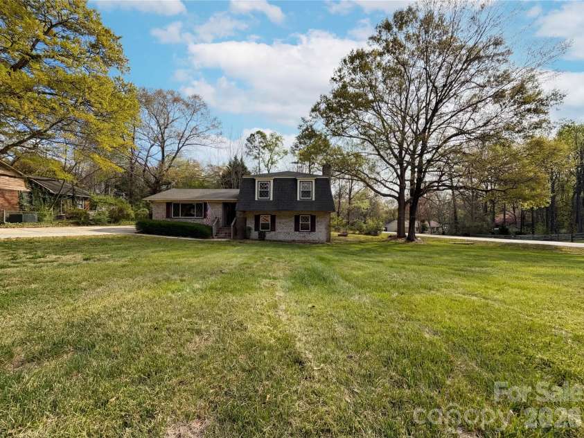 121 Pelham Lane, Fort Mill, SC 29715.  MLS# CAR4362360, YatesRealty ID 39204. 