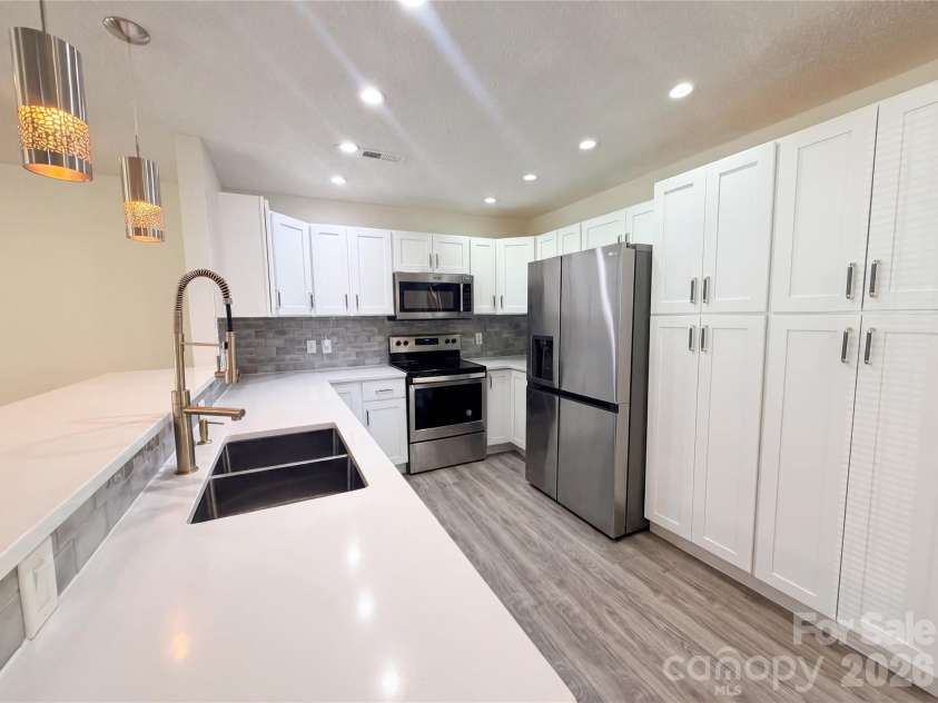 6032 Briggs Drive, Charlotte, NC 28269.  MLS# CAR4368915, YatesRealty ID 39208. 