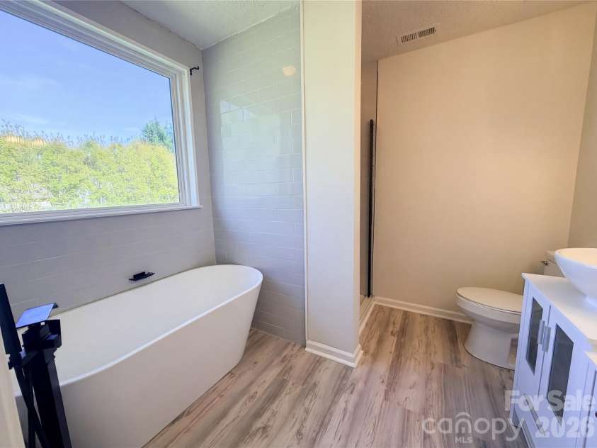 6032 Briggs Drive, Charlotte, NC 28269.  MLS# CAR4368915, YatesRealty ID 39208. 
