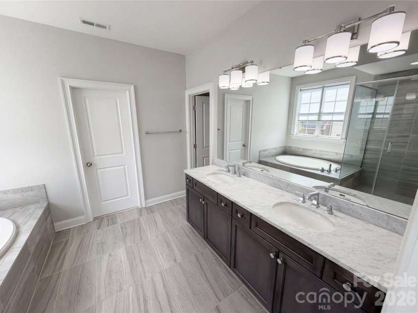4018 City Homes Place, Charlotte, NC 28209.  MLS# CAR4368994, YatesRealty ID 39209. 