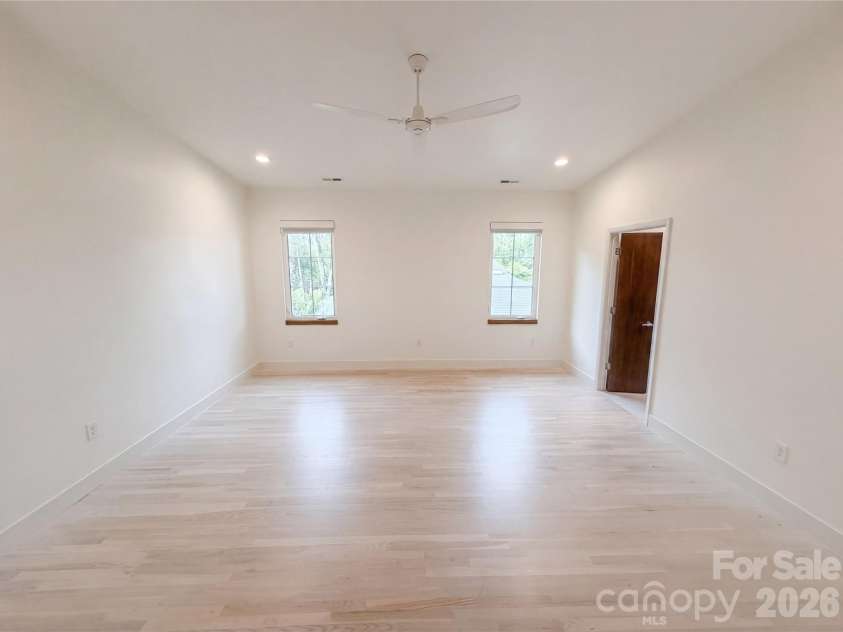 1609 Richland Drive, Charlotte, NC 28205.  MLS# CAR4369627, YatesRealty ID 39210. 