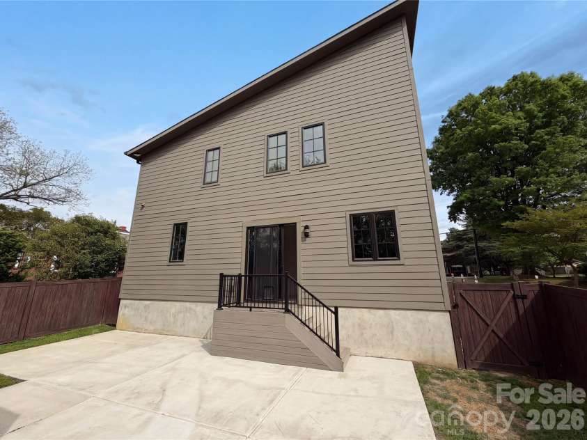 1609 Richland Drive, Charlotte, NC 28205.  MLS# CAR4369627, YatesRealty ID 39210. 