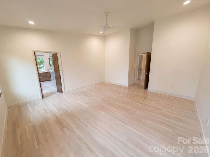 1609 Richland Drive, Charlotte, NC 28205.  MLS# CAR4369627, YatesRealty ID 39210. 