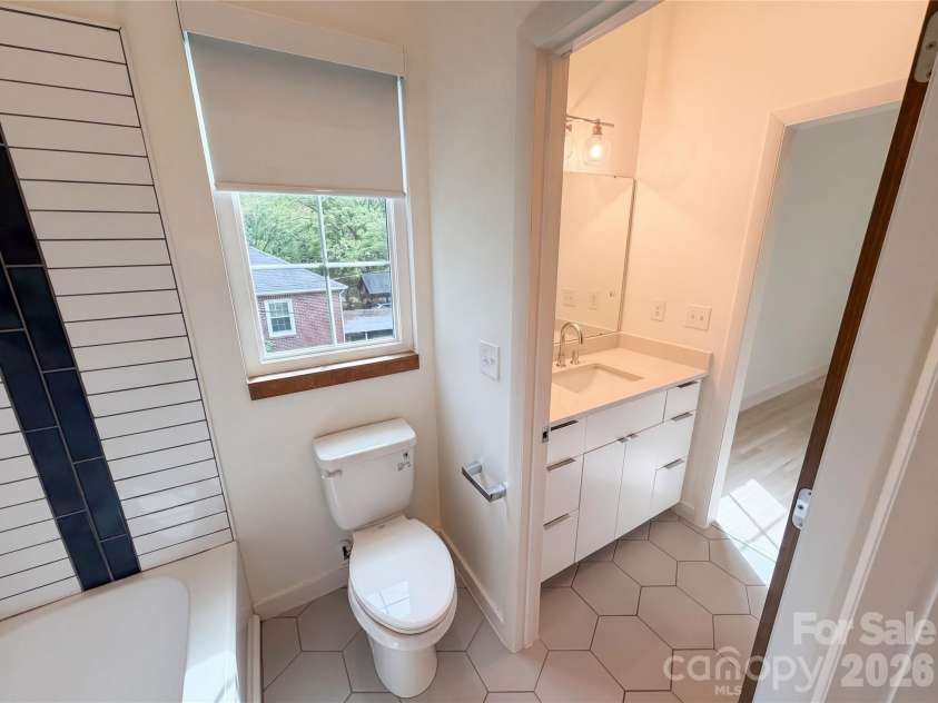 1609 Richland Drive, Charlotte, NC 28205.  MLS# CAR4369627, YatesRealty ID 39210. 