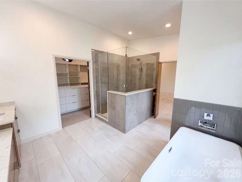 1609 Richland Drive, Charlotte, NC 28205.  MLS# CAR4369627, YatesRealty ID 39210. 