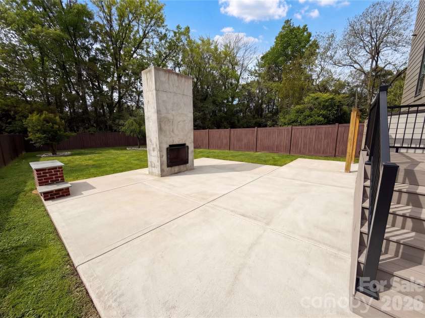 1609 Richland Drive, Charlotte, NC 28205.  MLS# CAR4369627, YatesRealty ID 39210. 
