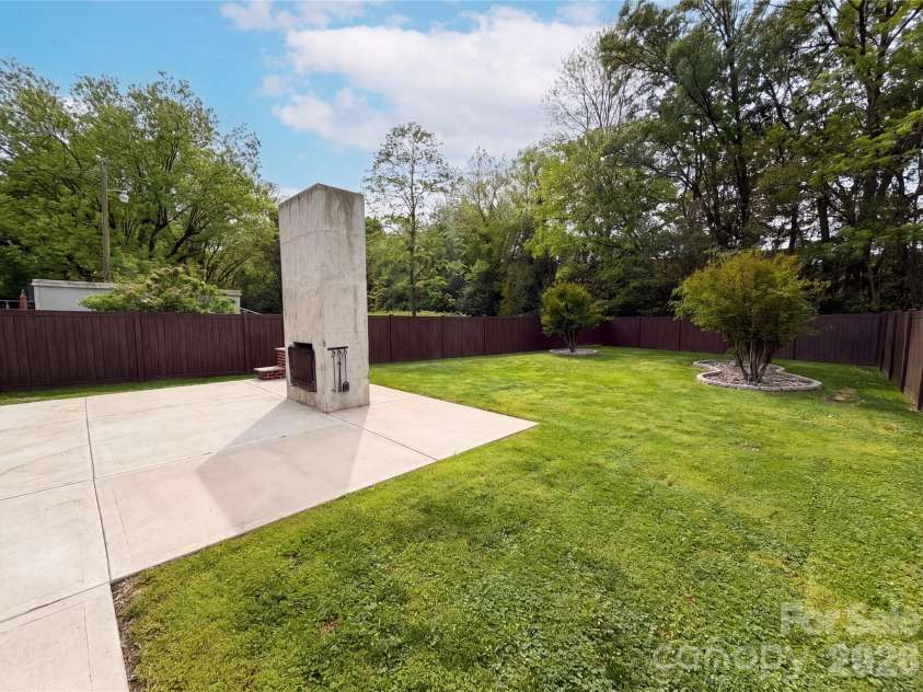 1609 Richland Drive, Charlotte, NC 28205.  MLS# CAR4369627, YatesRealty ID 39210. 