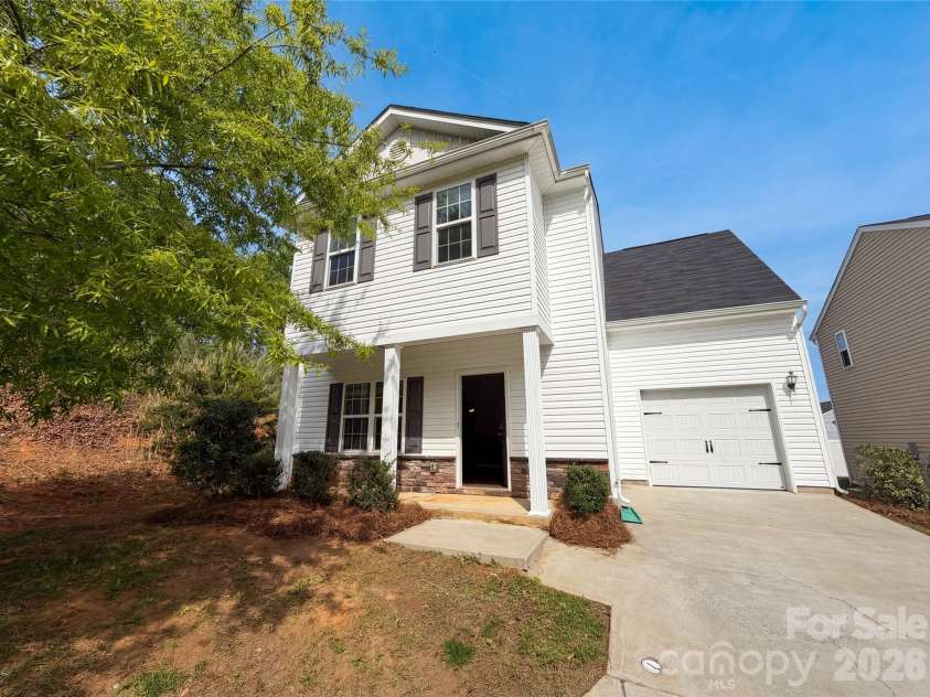 8321 Candlenut Lane, Charlotte, NC 28215.  MLS# CAR4367715, YatesRealty ID 39211. 