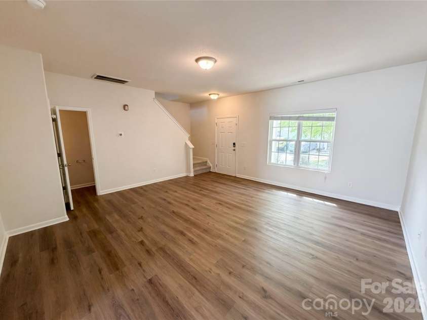 8321 Candlenut Lane, Charlotte, NC 28215.  MLS# CAR4367715, YatesRealty ID 39211. 