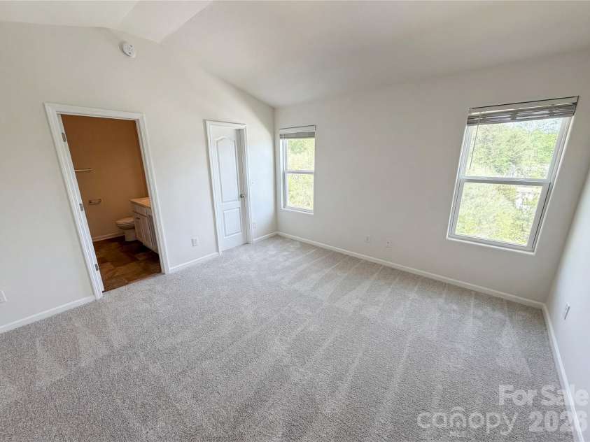 8321 Candlenut Lane, Charlotte, NC 28215.  MLS# CAR4367715, YatesRealty ID 39211. 