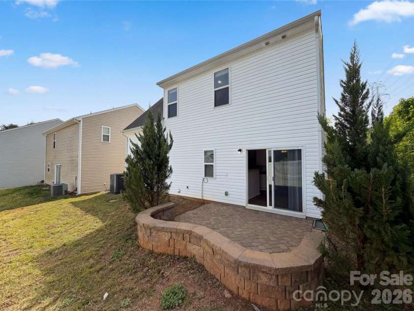 8321 Candlenut Lane, Charlotte, NC 28215.  MLS# CAR4367715, YatesRealty ID 39211. 