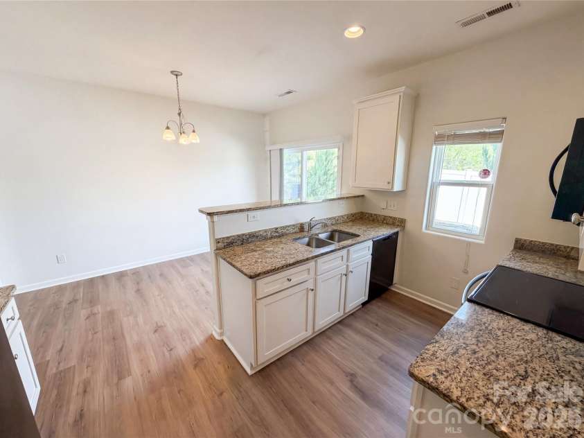 8321 Candlenut Lane, Charlotte, NC 28215.  MLS# CAR4367715, YatesRealty ID 39211. 
