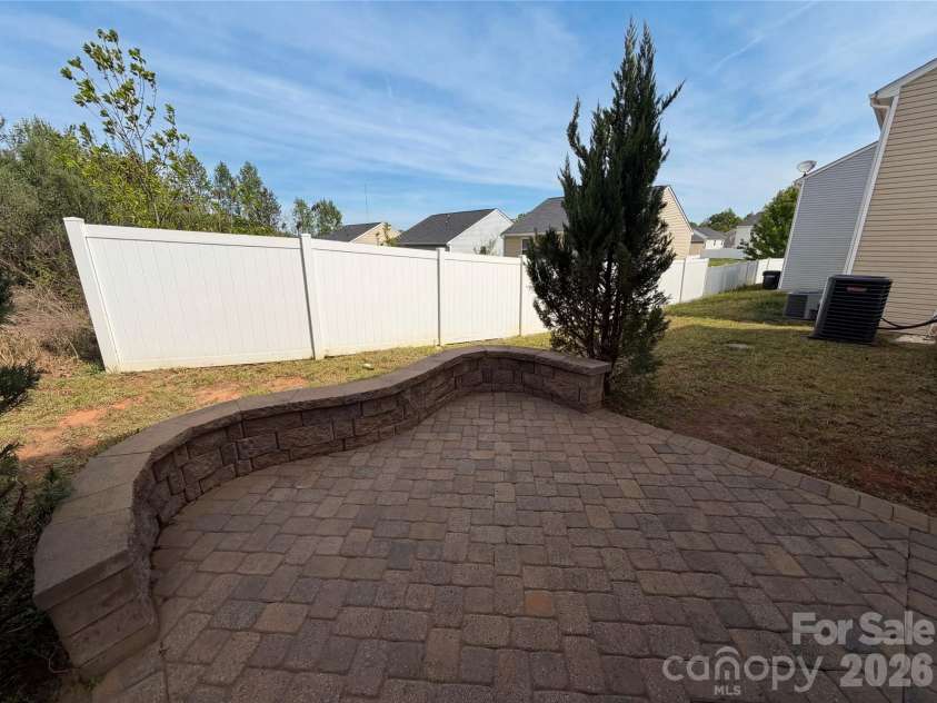 8321 Candlenut Lane, Charlotte, NC 28215.  MLS# CAR4367715, YatesRealty ID 39211. 
