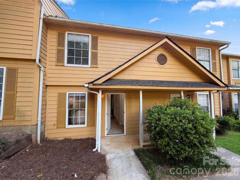 4037 Briarhill Drive, Charlotte, NC 28215.  MLS# CAR4373199, YatesRealty ID 39212. 