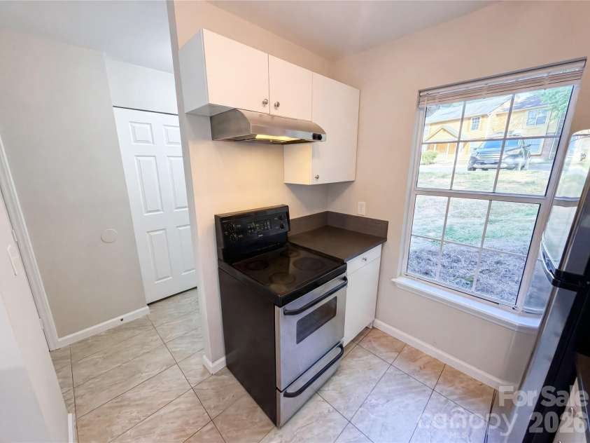4037 Briarhill Drive, Charlotte, NC 28215.  MLS# CAR4373199, YatesRealty ID 39212. 