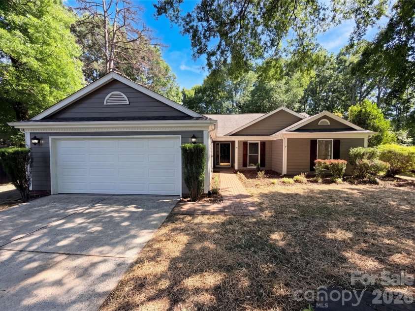 13622 Tynecastle Lane, Matthews, NC 28105.  MLS# CAR4378462, YatesRealty ID 39213. 