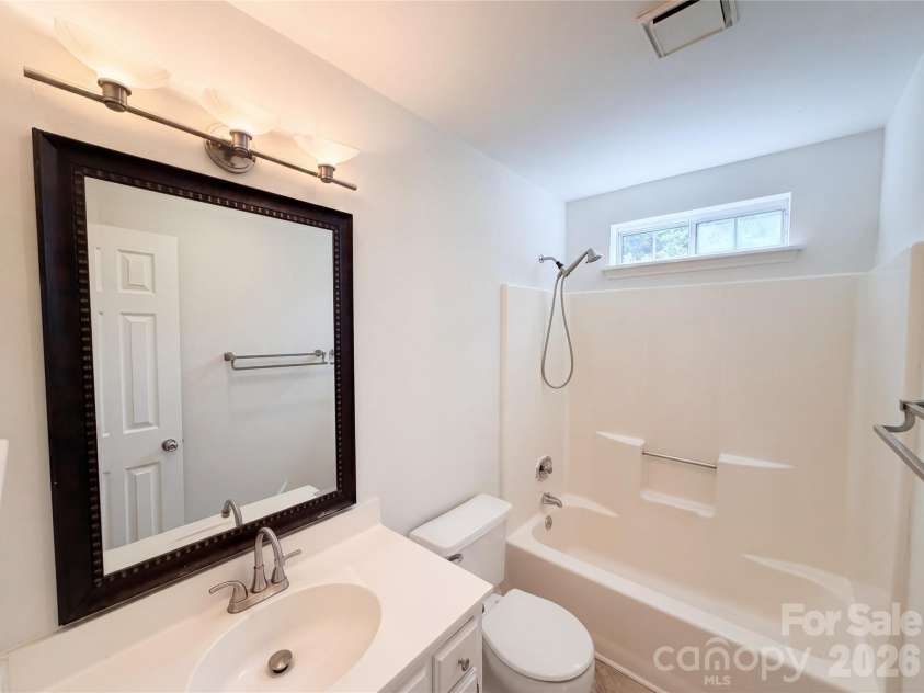 13622 Tynecastle Lane, Matthews, NC 28105.  MLS# CAR4378462, YatesRealty ID 39213. 