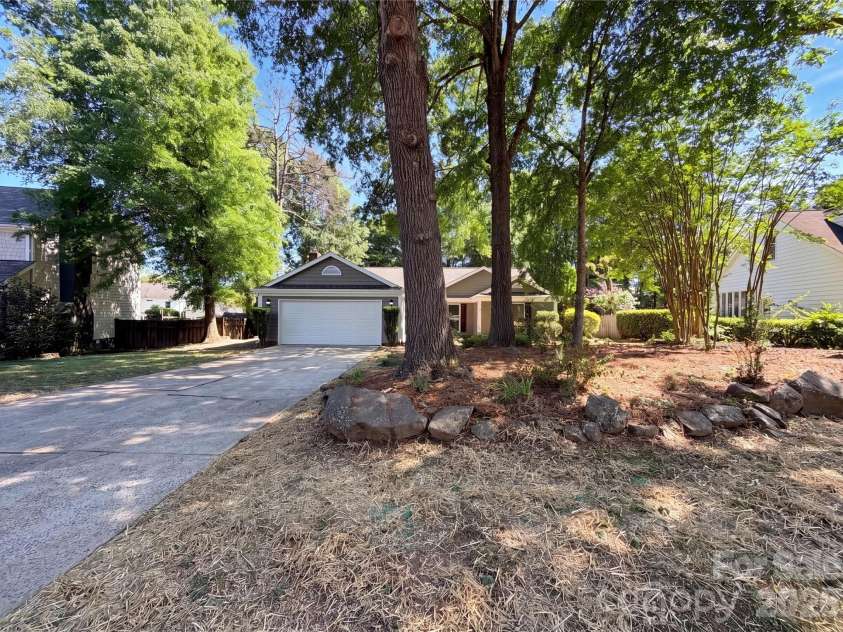 13622 Tynecastle Lane, Matthews, NC 28105.  MLS# CAR4378462, YatesRealty ID 39213. 