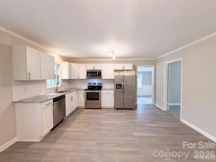 141 Greenbriar Drive, Matthews, NC 28104.  MLS# CAR4390247, YatesRealty ID 39215. 