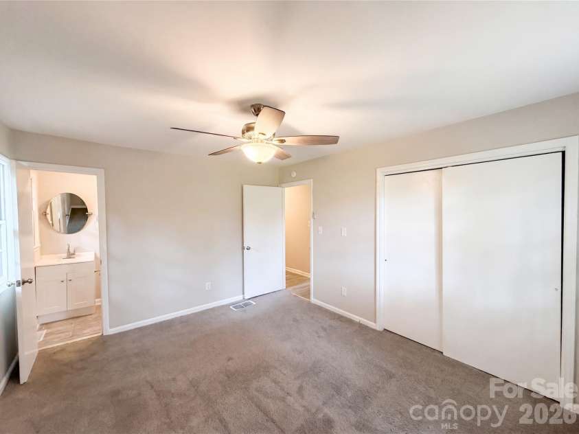 141 Greenbriar Drive, Matthews, NC 28104.  MLS# CAR4390247, YatesRealty ID 39215. 