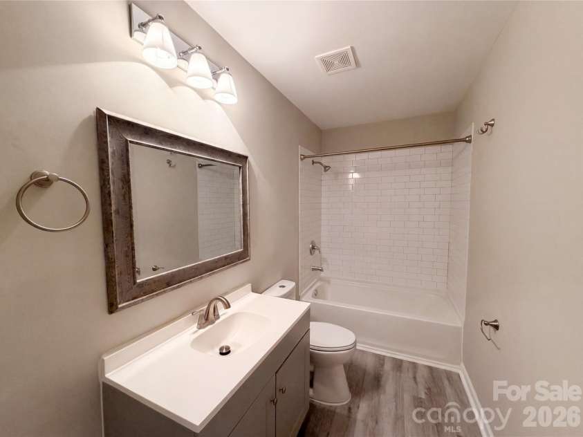 141 Greenbriar Drive, Matthews, NC 28104.  MLS# CAR4390247, YatesRealty ID 39215. 