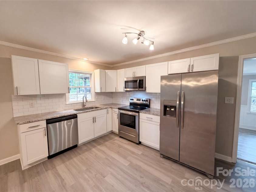 141 Greenbriar Drive, Matthews, NC 28104.  MLS# CAR4390247, YatesRealty ID 39215. 