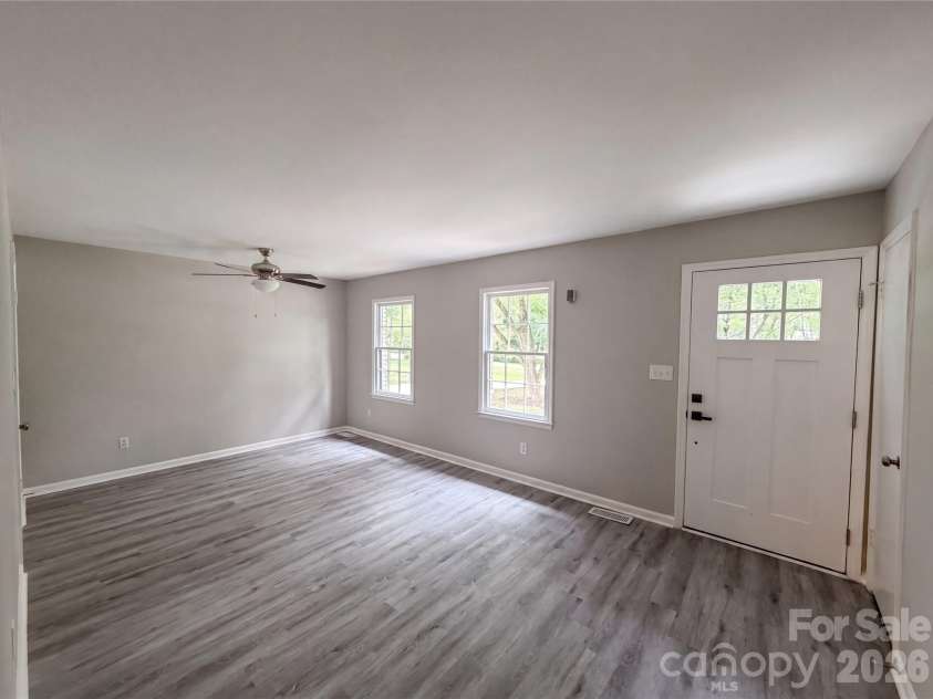 141 Greenbriar Drive, Matthews, NC 28104.  MLS# CAR4390247, YatesRealty ID 39215. 