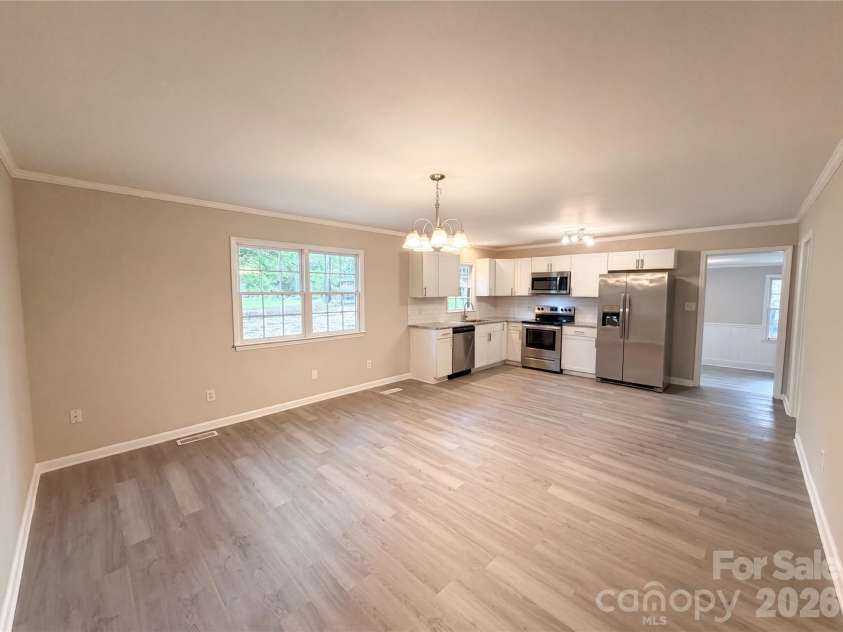 141 Greenbriar Drive, Matthews, NC 28104.  MLS# CAR4390247, YatesRealty ID 39215. 