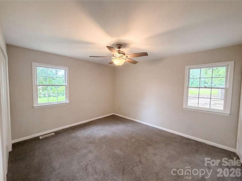 141 Greenbriar Drive, Matthews, NC 28104.  MLS# CAR4390247, YatesRealty ID 39215. 