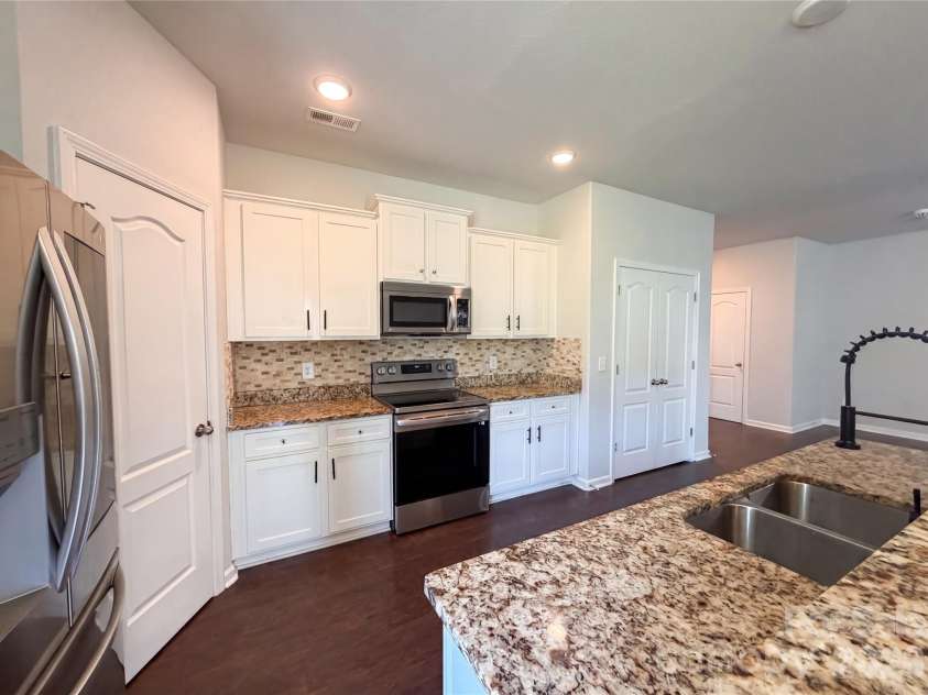 4034 Rosfield Drive, Charlotte, NC 28214.  MLS# CAR4390832, YatesRealty ID 39216. 