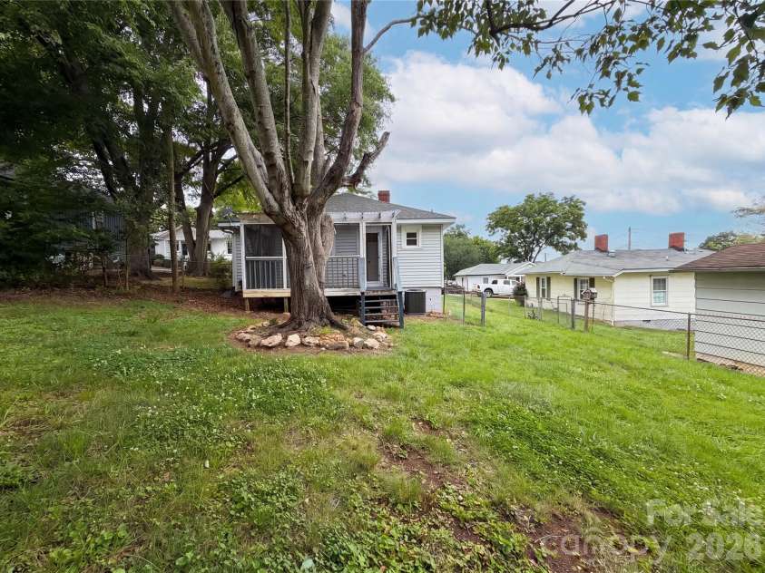 435 16th Street, Cramerton, NC 28032.  MLS# CAR4392054, YatesRealty ID 39217. 
