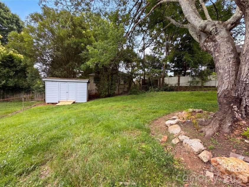 435 16th Street, Cramerton, NC 28032.  MLS# CAR4392054, YatesRealty ID 39217. 