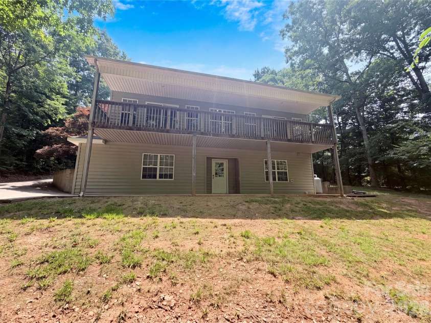 221 Grandview Drive, Statesville, NC 28677.  MLS# CAR4392074, YatesRealty ID 39218. 