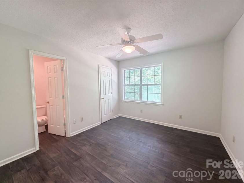 221 Grandview Drive, Statesville, NC 28677.  MLS# CAR4392074, YatesRealty ID 39218. 